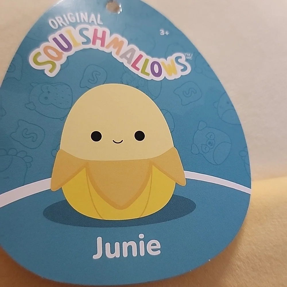 SQUISHMALLOWS "JUNIE" - Picture 6 of 9
